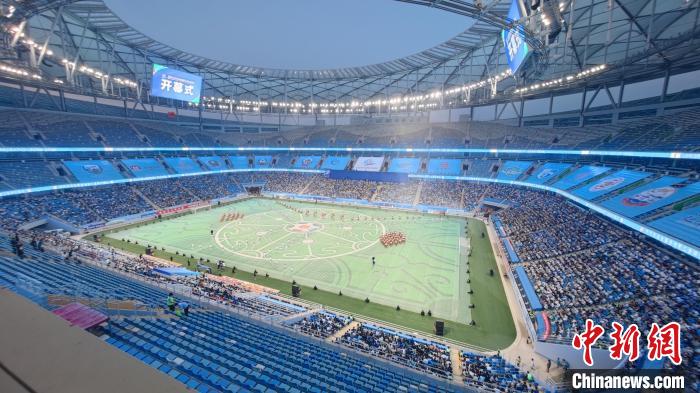 2024年（大连）全国职工足球邀请赛在大连开幕：