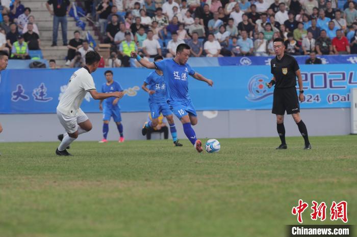 2024年（大连）全国职工足球邀请赛在大连开幕：