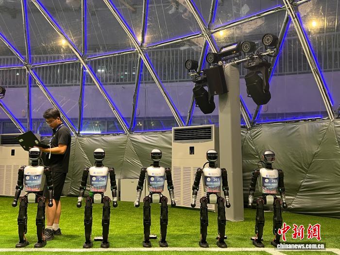 探访2025世界人形机器人运动会场馆：以熊猫眼测