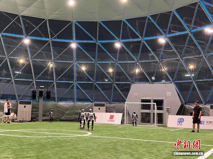 探访2025世界人形机器人运动会场馆：以熊猫眼测