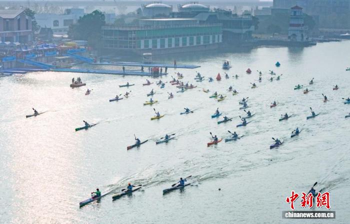 2025国际皮划艇马拉松挑战赛扬州站开赛 312名选手