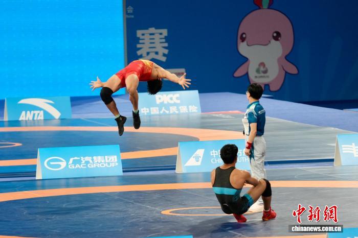 广西队两金领跑 十五运摔跤赛激烈角逐决出五枚