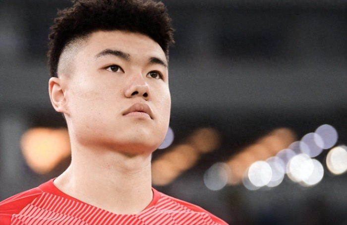 国安年轻后卫邓捷夫首秀惊艳 蒙哥马利重用新星