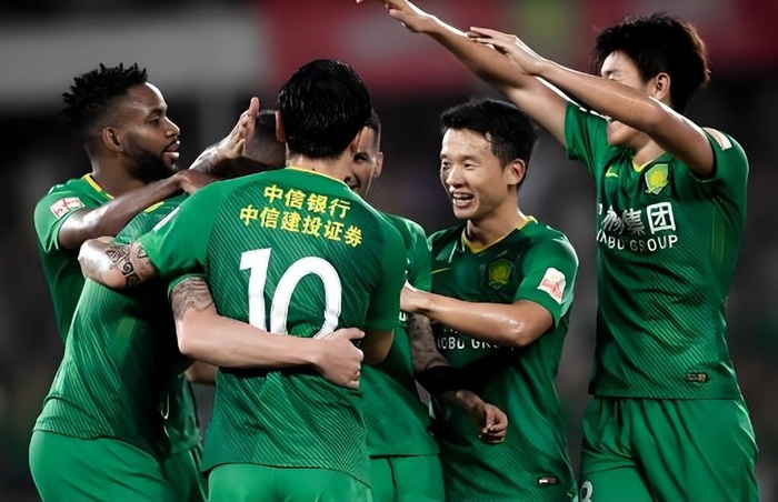 国安年轻后卫邓捷夫首秀惊艳 蒙哥马利重用新星