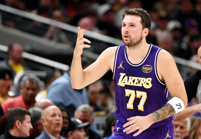 湖人锁定西部第三 掘金争四森林狼火箭对决杜兰