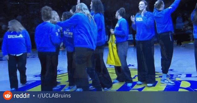 湖人主场为UCLA女篮举办冠军颁奖仪式 现场气氛热