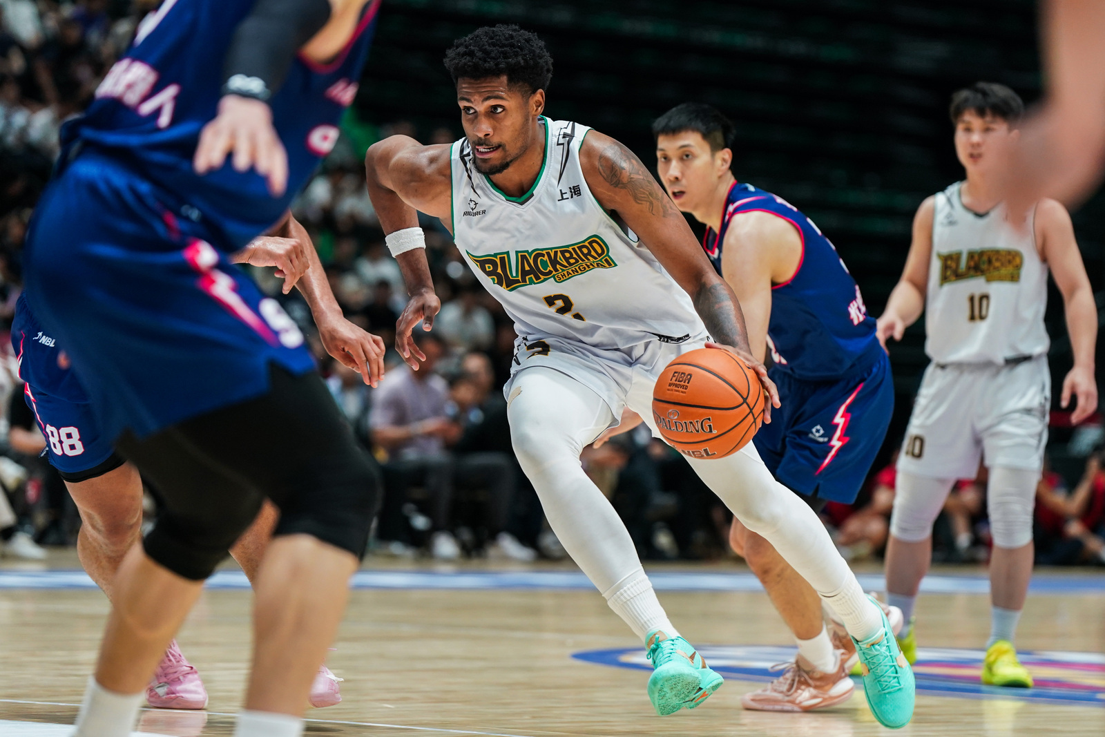 香港金牛队三连冠卫冕成功 主场捧杯创历史